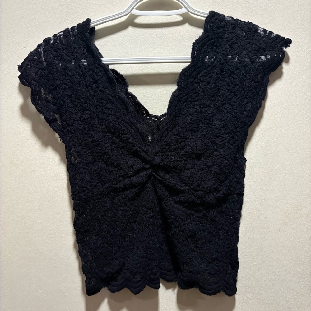 3/$30 Zara Black Lace V-Neck Crop Top - Scalloped Hem - Size [M]